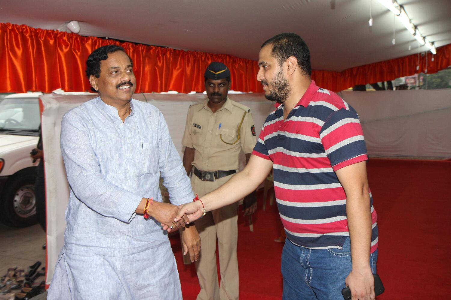 Nana Patekar S Son Malhar Patekar Greeting Politician Sunil Tatkare At His Residence Celebrating