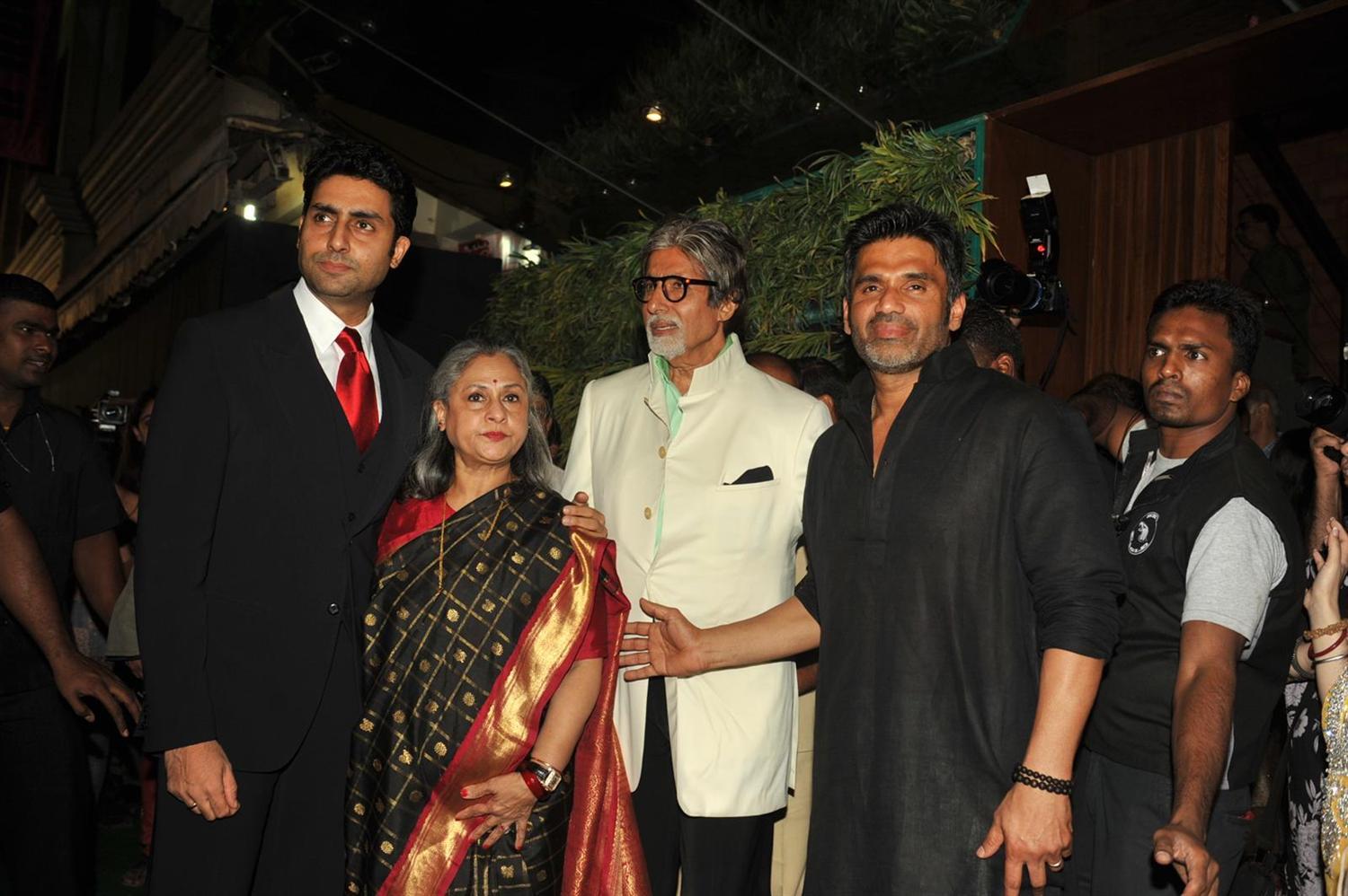 Abhishek Bachchan Jaya Bachchan Amitabh Bachchan with Suneil
