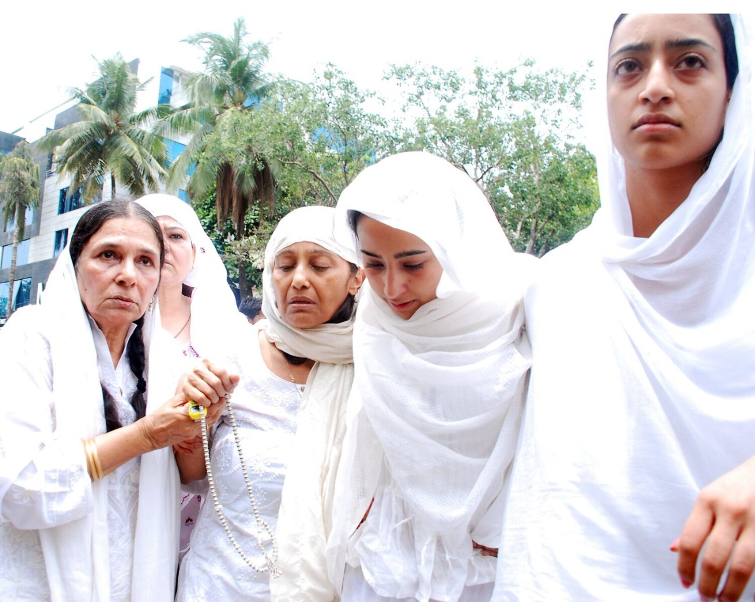 Jiah Khan s mother Rabia Khan and sisters Kavita and Karisma at the