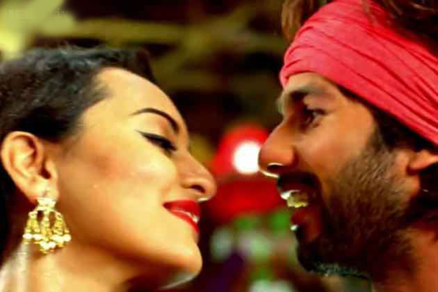 Sonakshi Sinha Shahid Kapoor R..Rajkumar GANDI BAAT Song Pic : sonakshi