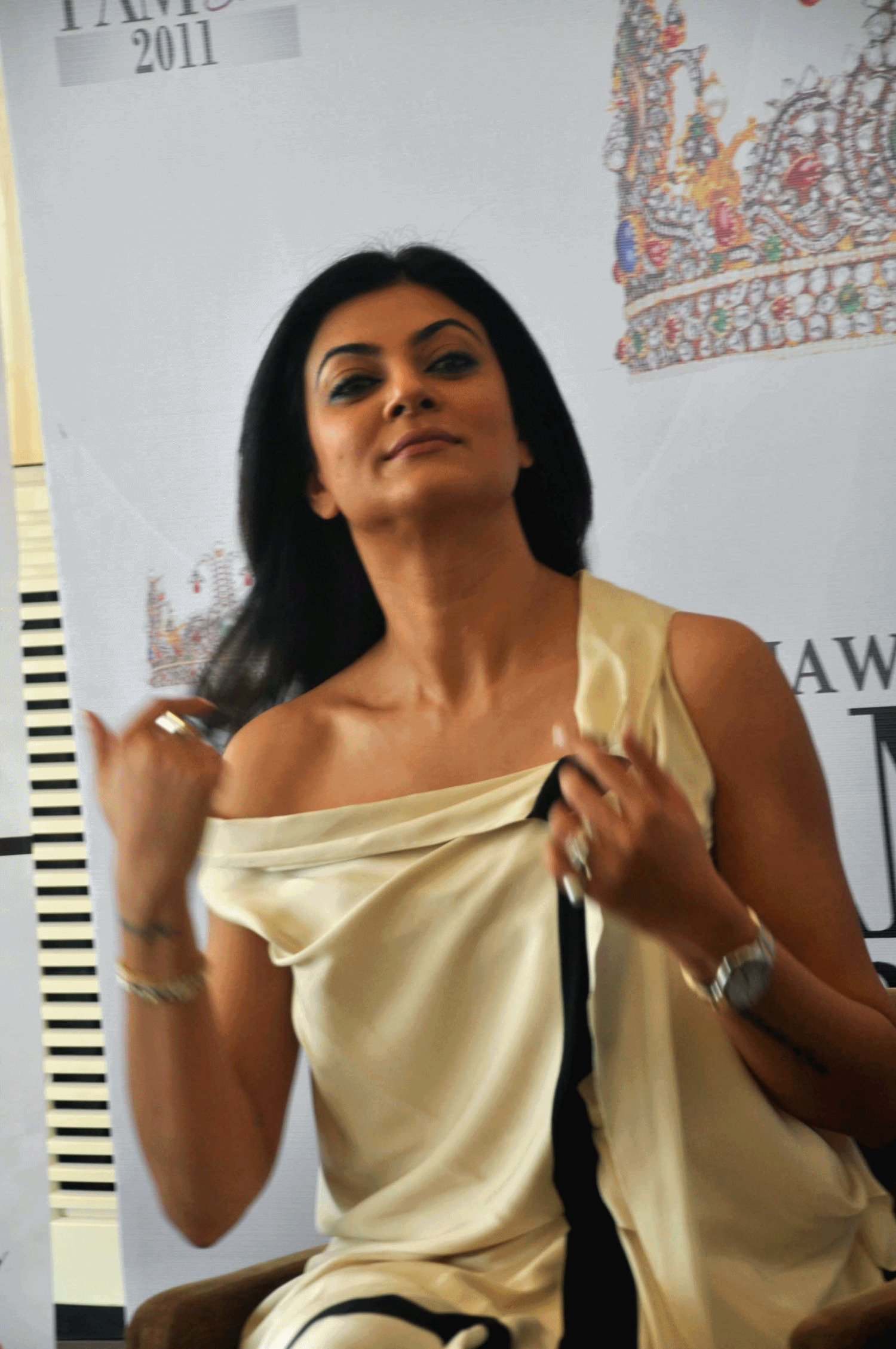 Sushmita Sen Bold Dress