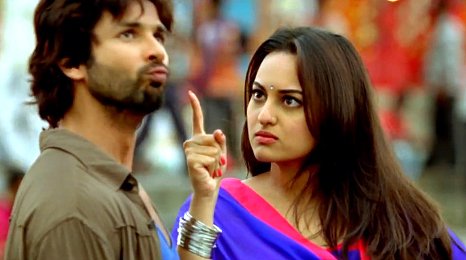 Sonakshi Sinha Shahid Kapoor R Rajkumar Movie Song Pic R Rajkumar On Rediff Pages