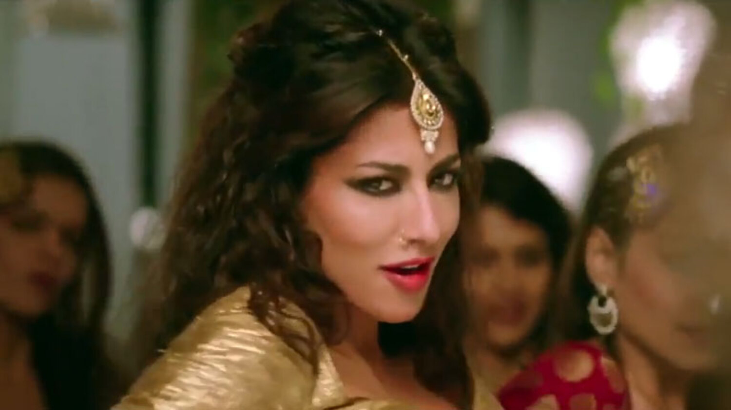 Chitrangada Singh Film Gabbar Is Back Song Aao Raja Image Gabbar Is