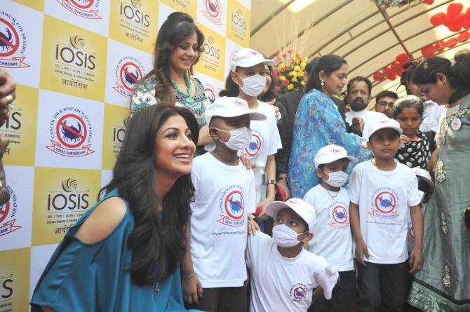 shilpa shetty spends time with special kids from carf-photo11