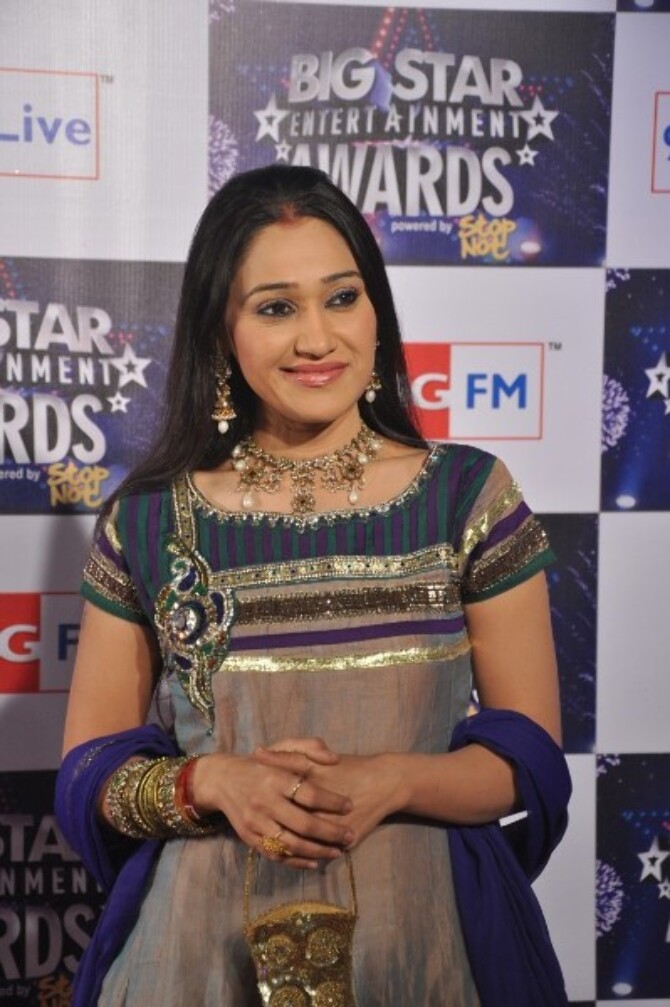 Disha Vakani at BIG STAR ENTERTAINMENT AWARDS 2011 in Mumbai : rediff