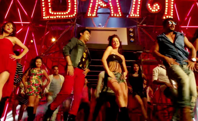 Elli Avram Kapil Sharma Bam Bam Song Movie Kis Kisko Pyaar Karoon Pic