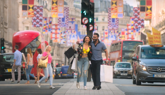 de de pyaar de hindi movie poster-photo25