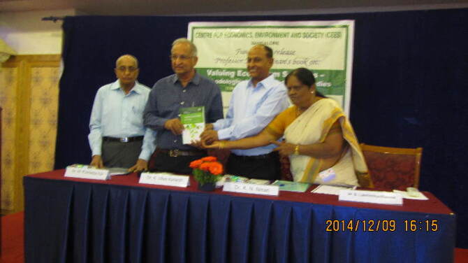 Dr.Ullas Karanth releases Prof.Ninan s book