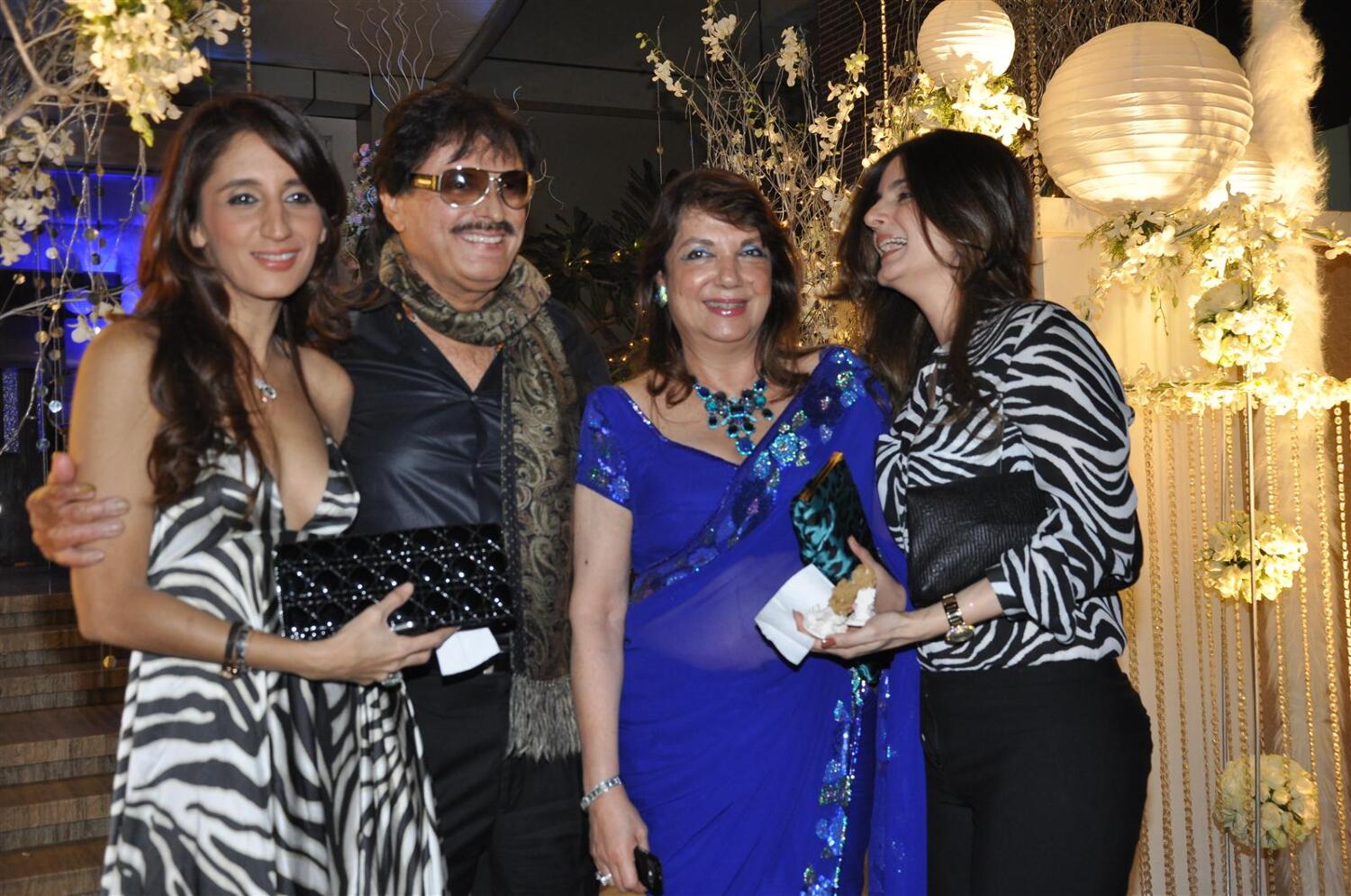 Sanjay Khan with wife Zarine daughters Farah Simone at Hrithik Roshan ...