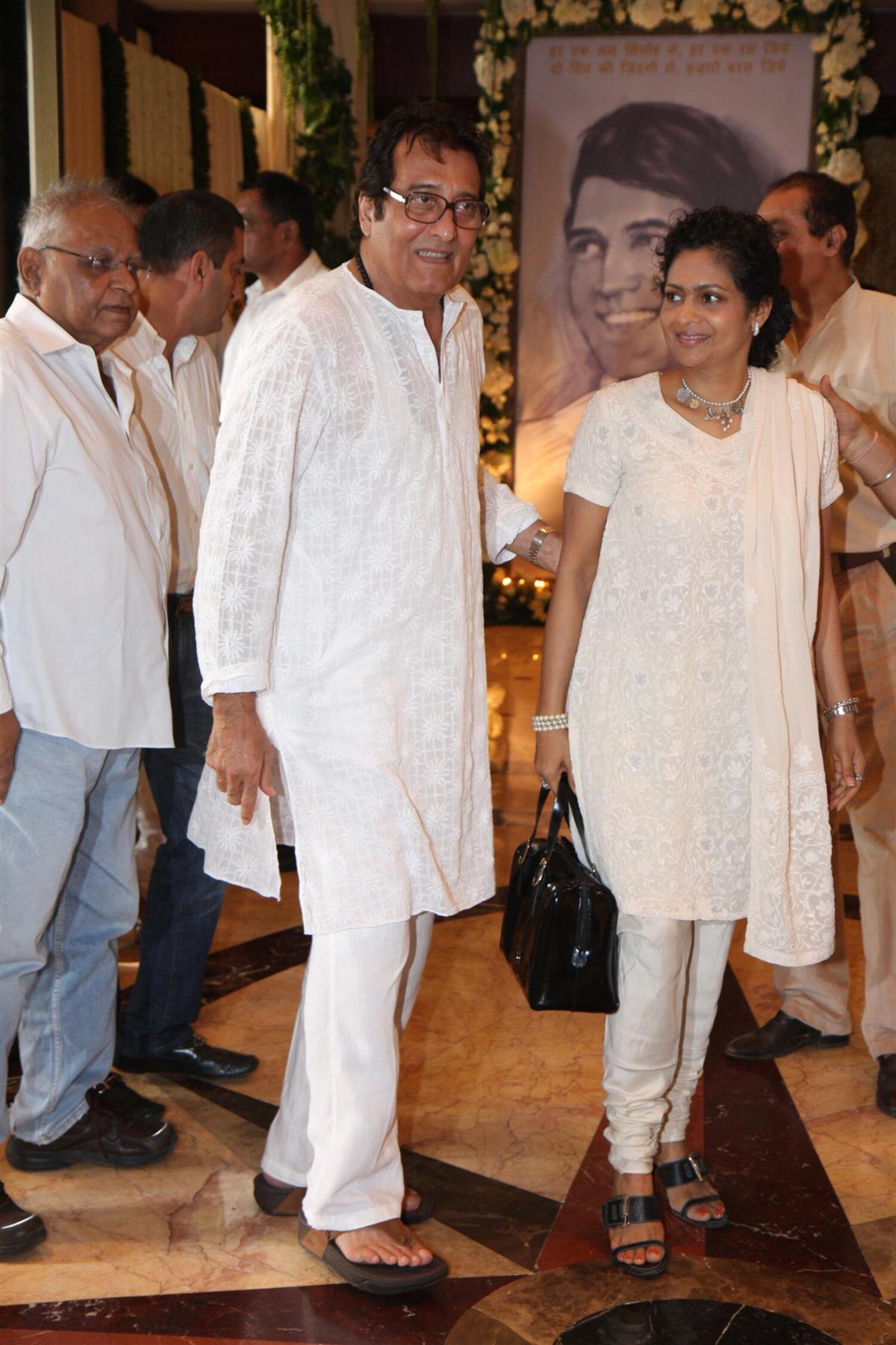 Vinod Khanna with wife Kavita at Chautha ceremony of late actor Rajesh ...