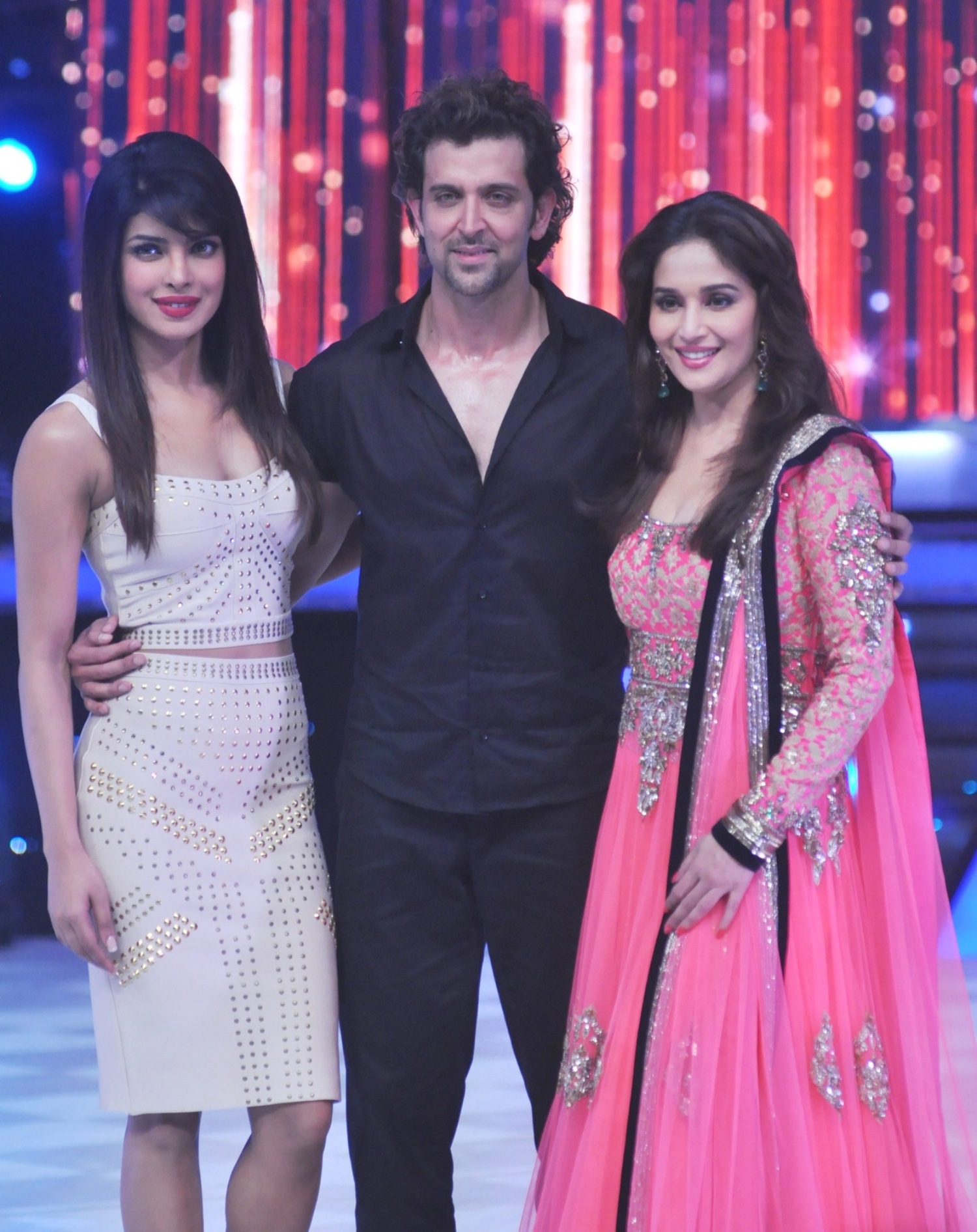 Hrithik Roshan with Madhuri Dixit and Priyanka Chopra at Jhalak Dikhhla ...