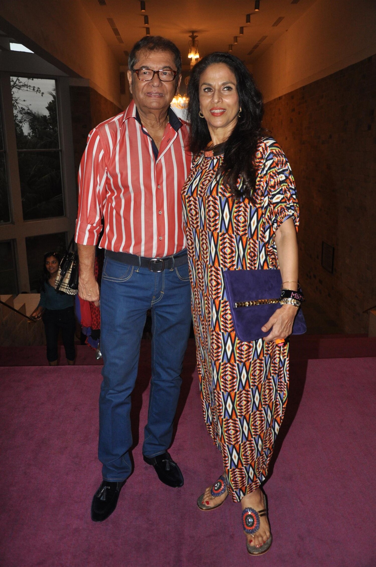 Shobha De with husband Dilip De at 300th show of Anupam Kher s play ...