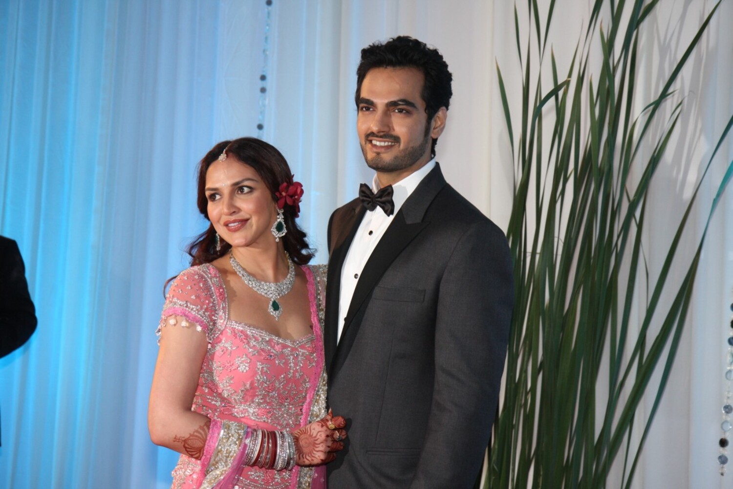 Esha Deol with husband Bharat Takhtani at their wedding reception in ...