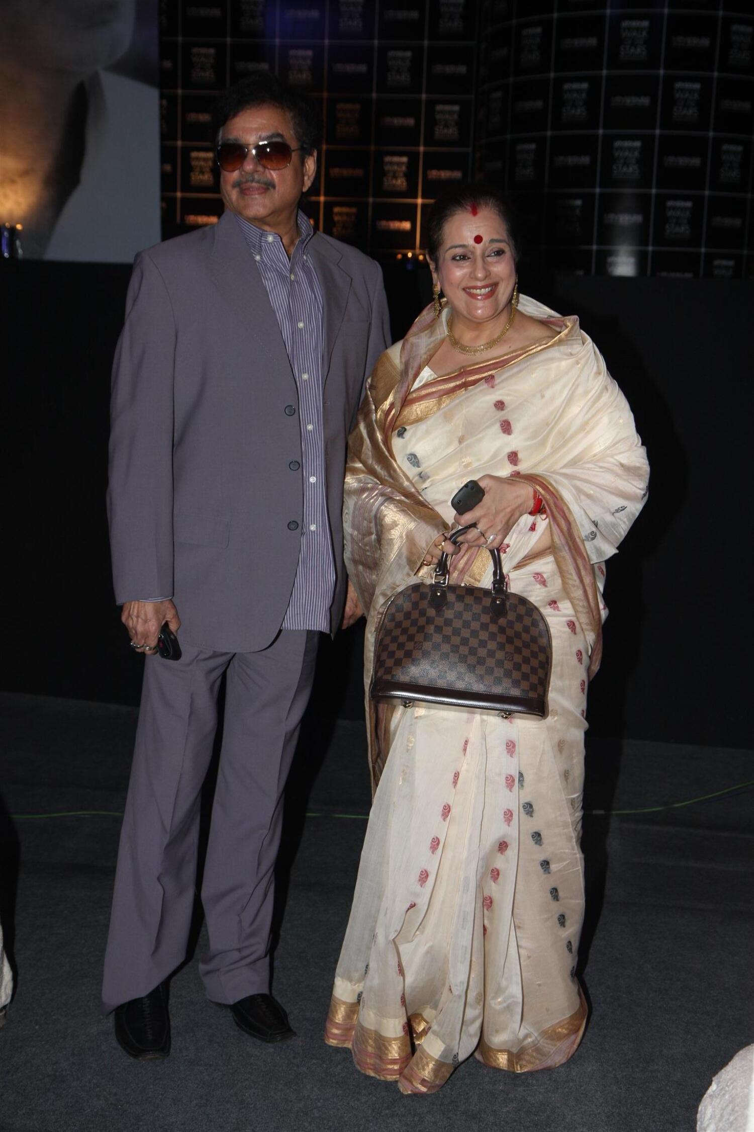 Shatrughan Sinha with wife Poonam Sinha at unveiling of Yash Chopra s ...