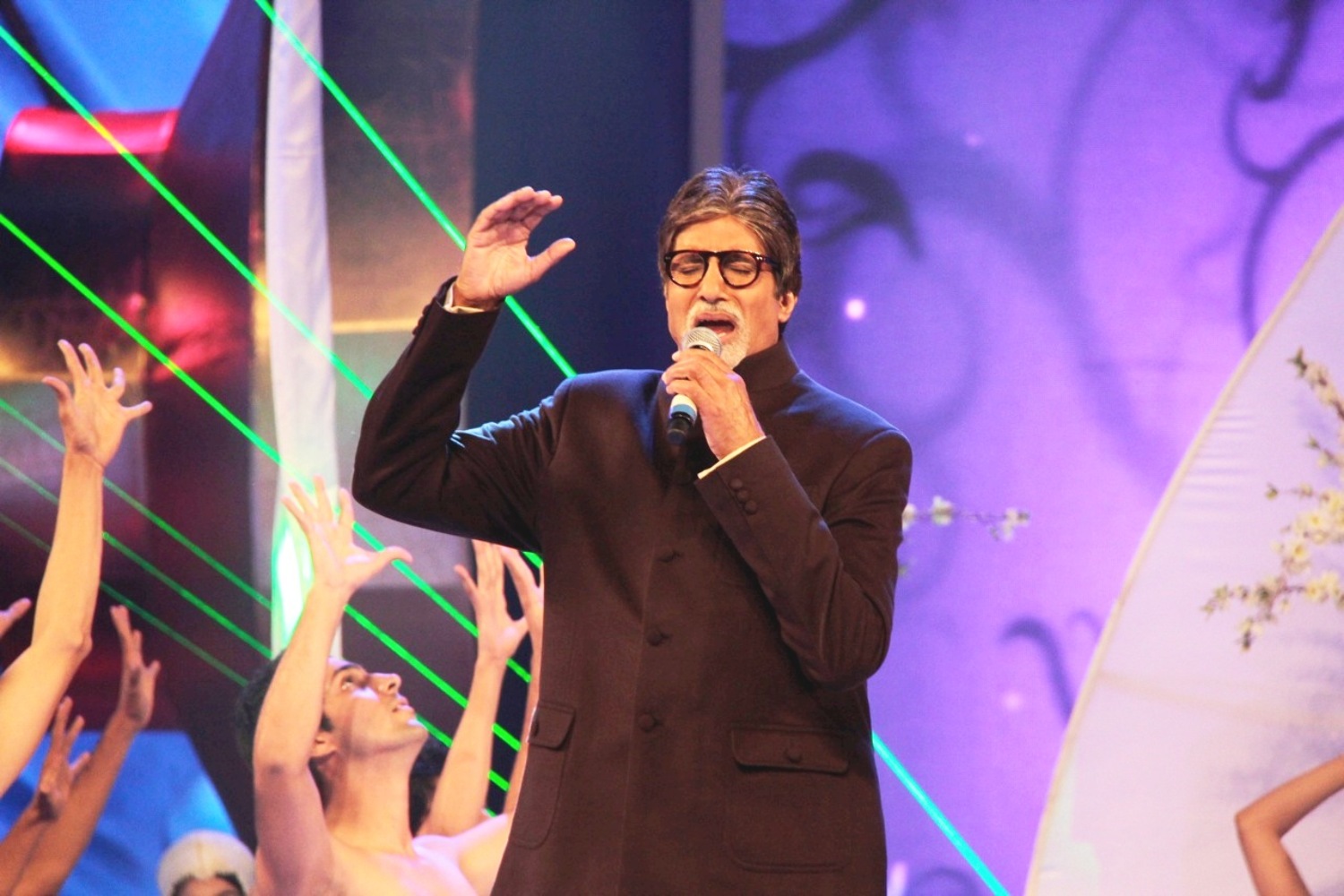 Amitabh Bachchan singing live on stage at the GLOBAL SOUNDS OF PEACE ...