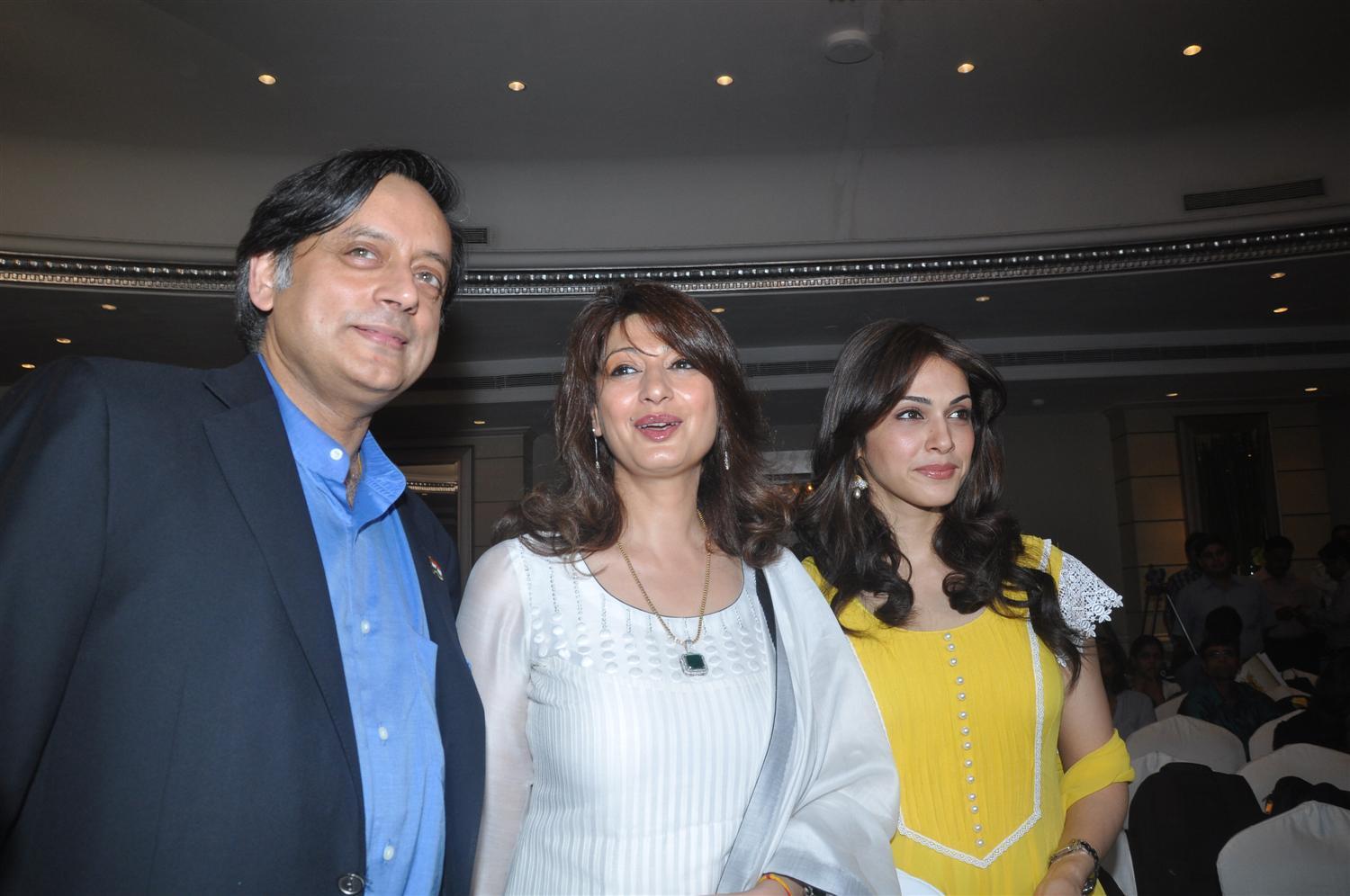 Politician Shashi Tharoor with wife Sunanda Pushkar and actress Eesha ...