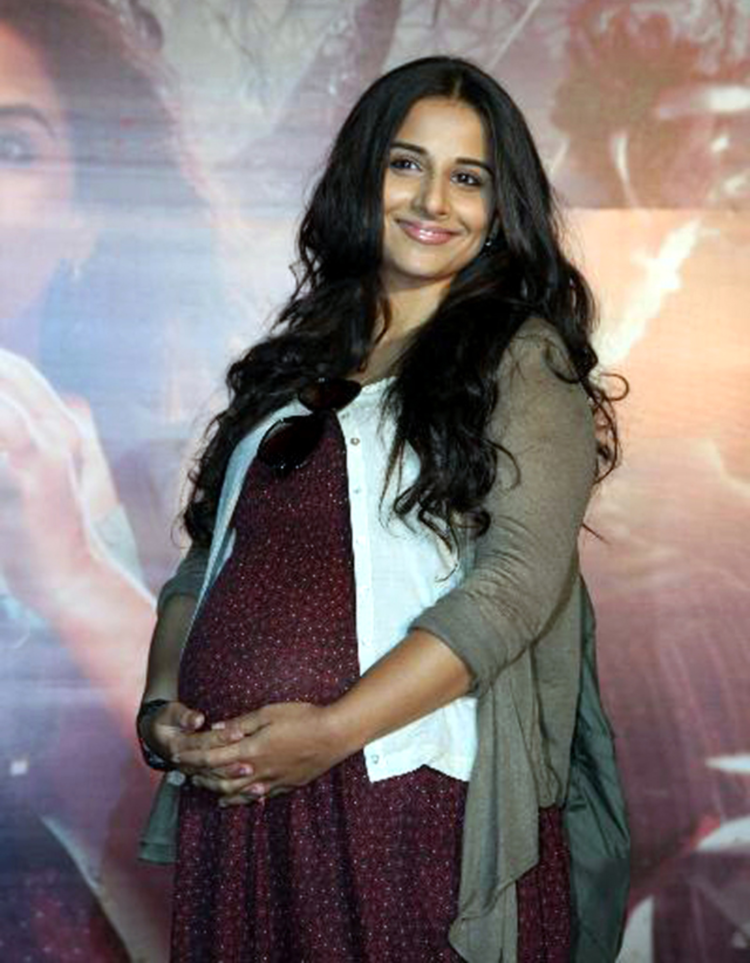 Vidya Balan Pregnant Look in Kahaani Film First Look at CINEMAX in ...