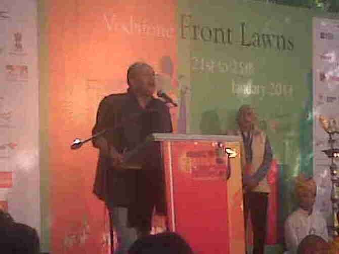 willaim dalrymple speaks at the jaipur lit fest